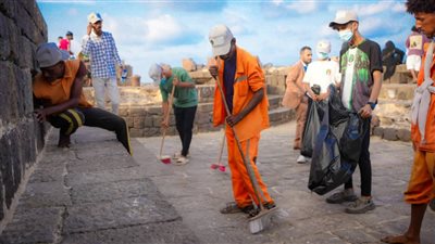 انتقالي عدن يدشن حملة نظافة للمواقع الأثرية والسياحية (صور)
