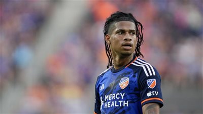 وفاة لاعب إكوادوري بعد إصابته في حادث سير منذ 39 يومًا