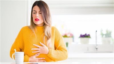 علاج عسر الهضم في المنزل بـ 5 طرق فعالة