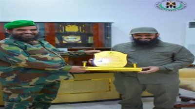 العميد الوالي يُكرم نائب مدير إدارة الشؤون القانونية بقوات الحزام الأمني