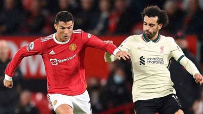 تقارير: رونالدو تواصل مع محمد صلاح لإقناعه بالدوري السعودي