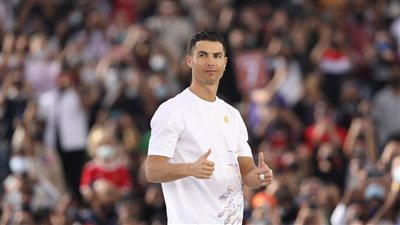 نادي النصر يمنح رونالدو سيارة فارهة (فيديو)