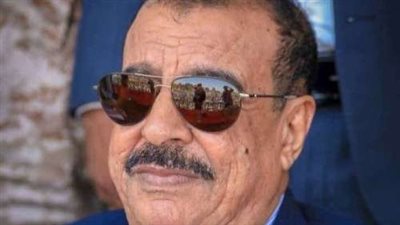  بن بريك يُعزّي المناضلة فاطمة الميسري في وفاة والدتها 