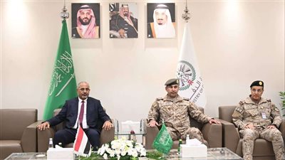 تطرق للجهود المشتركة في مكافحة التنظيمات الإرهابية.. كواليس زيارة الزُبيدي لمقر قيادة القوات المشتركة بالرياض 