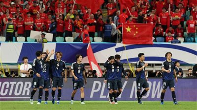 اليابان يعزز صدارة مجموعته في تصفيات كأس العالم 2026 بثلاثية على الصين