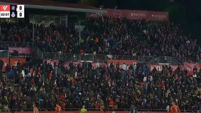 بسبب حالة طارئة في المدرجات.. إيقاف مباراة جيرونا وإسبانيول بالدوري الإسباني (صور) 