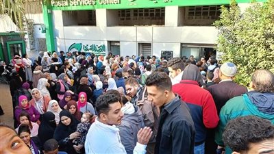 إقبال كبير علي مكاتب البريد لشراء كراسة شروط 