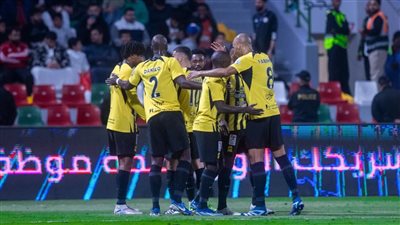 الاتحاد يكتسح الاتفاق برباعية ويحافظ على صدارة الدوري السعودي