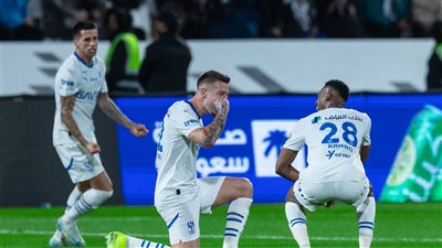 الهلال ينتزع فوزا ثمينا من الشباب في قمة الدوري السعودي