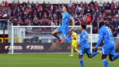 نابولي يحافظ على صدارة الدوري الإيطالي بفوز صعب على تورينو