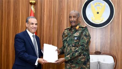 وزير الخارجية ينقل رسالة الرئيس السيسي رئيس مجلس السيادة الانتقالي السوداني