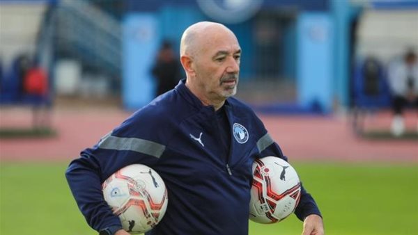 لحل أزمة القيد.. الزمالك يعلن إرسال مليون يورو لمدربه السابق باتشيكو