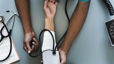 خفض ضغط الدم في المنزل بـ 6 حيل بسيطة ومُنقذة