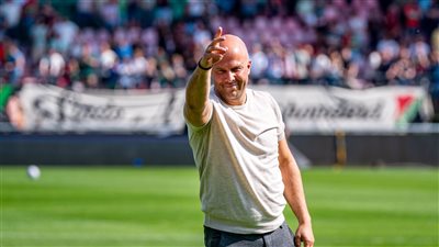 سلوت يتصدر المرشحين لجائزة الأفضل في الدوري الإنجليزي خلال نوفمبر