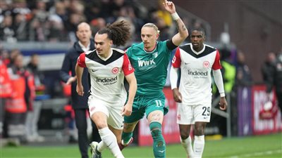 بمشاركة مرموش.. تعادل إيجابي مثير بين فرانكفورت وأوجسبورج بالدوري الألماني