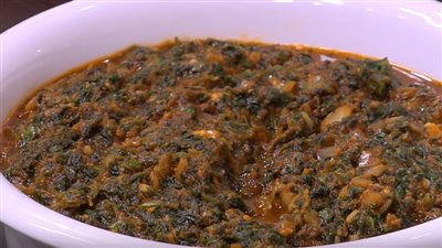 طريقة عمل السبانخ المصرية بالصلصة والطشة.. طبخة مغذية للشتاء