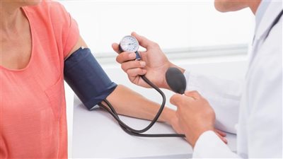 ما لا تعرفه عن ارتفاع ضغط الدم الخبيث.. أعراضه وأسبابه