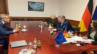 سفير مصر ببرلين يبحث مع وزير خارجية ألمانيا مجمل العلاقات بين البلدين والأوضاع الإقليمية