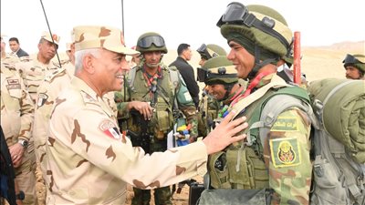 مناورات عسكرية للجيش المصري شرق القناة