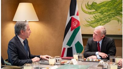 بلينكن يبحث مع العاهل الأردني الجهود الدبلوماسية الرامية إلى حل الأزمة السورية