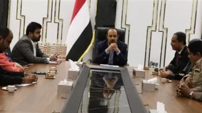 وفد الانتقالي ومحافظ حضرموت يبحثان دعم جهود التنمية وبرنامج عمل الفريق السياسي وجولاته بمحافظات جنوب اليمن