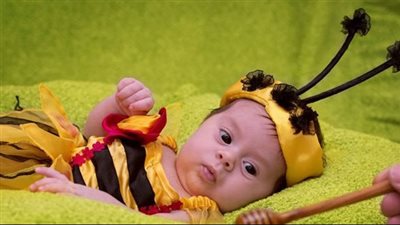 لماذا لا يعطى العسل للرضع؟.. احذري إصابة طفلك بالتسمم