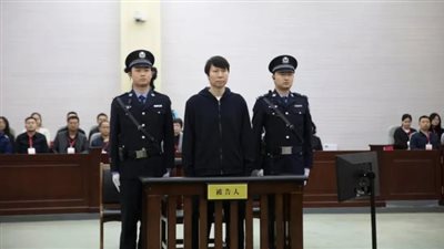 تلقى 16 مليون دولار رشاوى.. سجن لاعب إيفرتون السابق ومدرب منتخب الصين 20 عاما