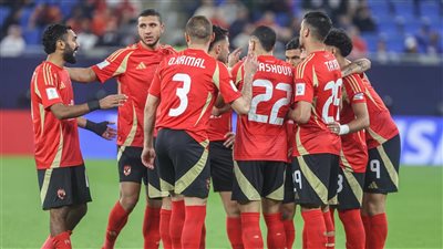 تشكيل غريب لـ الأهلي في مواجهة سموحة بالدوري المصري
