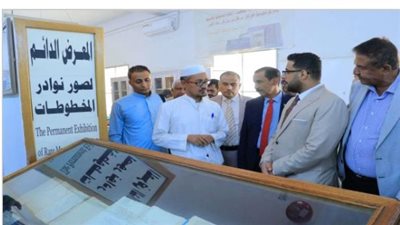 فريق التواصل وتعزيز الوعي السياسي بالانتقالي الجنوبي باليمن يزور مكتبة الأحقاف للمخطوطات بتريم 