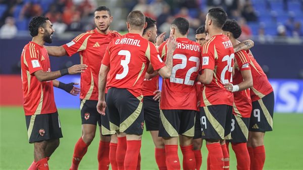 تشكيل غريب لـ الأهلي في مواجهة سموحة بالدوري المصري تشكيل غريب لـ الأهلي في مواجهة سموحة بالدوري المصري