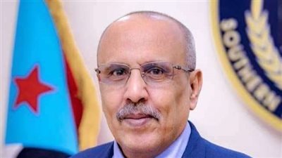 الكثيري يُعزي في وفاة الشخصية التجارية والمعماري 