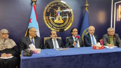 في اليوم الخامس.. فريق التواصل وتعزيز الوعي السياسي بعدن يجري لقاءً مع الشخصيات الاجتماعية (صور)