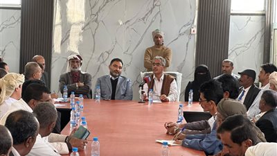 فريق التواصل وتعزيز الوعي السياسي للمجلس الانتقالي يلتقي أعضاء السلطة المحلية بمديرية عتق بشبوة (صور)