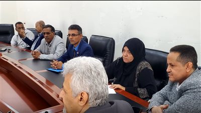 فريق التواصل السياسي يزور فرع البنك المركزي بمحافظة لحج (صور)