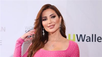  بجاكيت باللون البيج وشورت أسود قصير.. أحدث ظهور لنسرين طافش (صور)