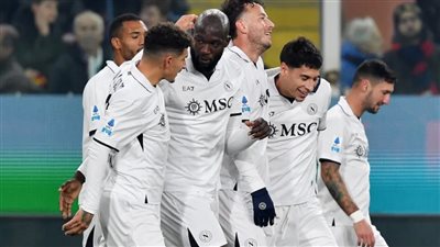 نابولي يقفز إلى صدارة الدوري الإيطالي بفوز صعب على جنوى