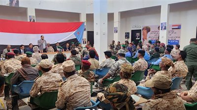 فريق التواصل وتعزيز الوعي السياسي يعقد لقاءًا مع القيادات العسكرية والأمنية في محافظة أرخبيل سقطرى (صور)