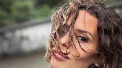  على طريقتها الخاصة.. الفنانة إيمان العاصي تحتفل بعيد الميلاد 