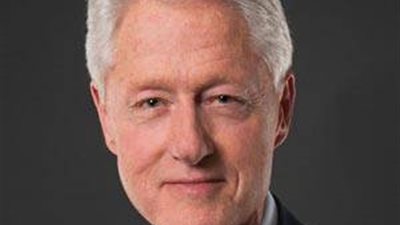 بيل كلينتون يغادر المستشفى بعد تعافيه من وعكة صحية