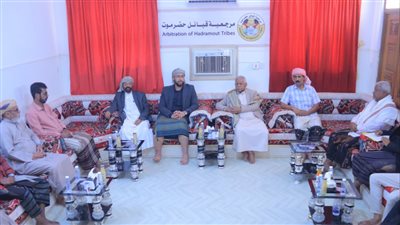 فريق التواصل وتعزيز الوعي السياسي يلتقي بقيادة مرجعية قبائل حضرموت بسيئون (صور)