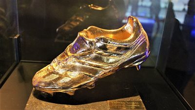 محمد صلاح ينافس ليفاندوفسكي على جائزة الحذاء الذهبي الأوروبي.. ومرموش بالقائمة