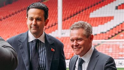 عالم صاحب أصول مصرية يقتحم الكرة الإنجليزية.. من هو حلمي الطوخي؟