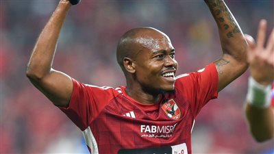 بيرسي تاو على أعتاب الرحيل عن الأهلي المصري بطلب موسيماني