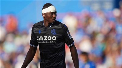 الفريق رقم 12.. فالنسيا يعلن ضم عمر صادق من ريال سوسيداد