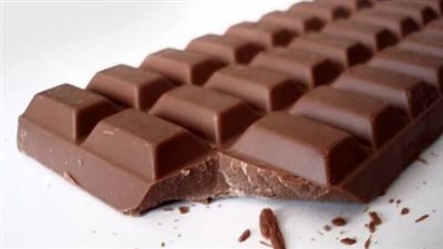 ماذا يحدث للجسم عند تناول الشوكولاتة يوميا.. المنافع والأضرار