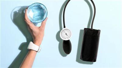 هل الجفاف يسبب ارتفاع ضغط الدم؟.. الدراسات الطبية تجيب