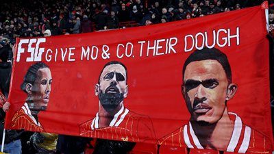 بصورة مع فان دايك وأرنولد.. محمد صلاح يوجه رسالة غامضة لإدارة ليفربول