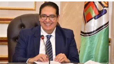  رئيس جامعة القاهرة يؤكد ضرورة الإلتزام بتطبيق المواصفات الفنية للورقة الامتحانية