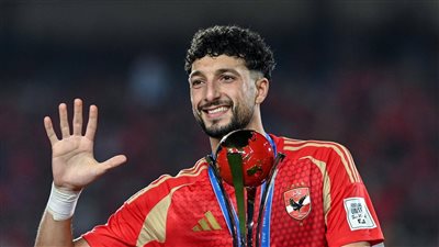 شعبية وبطولات وراتب 6 أضعاف.. كيف تغيرت حياة وسام أبو علي بعد انضمامه للأهلي؟