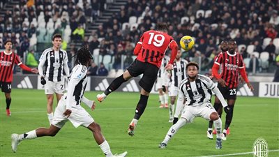 يوفنتوس يقتنص فوزا ثمينا من ميلان في قمة الدوري الإيطالي